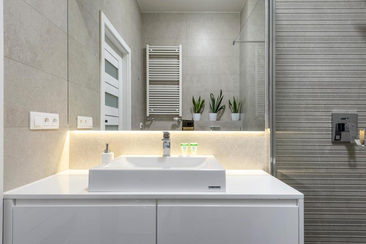 Warsaw - Aparts Lotnisko Okecie Apartman Kültér fotó